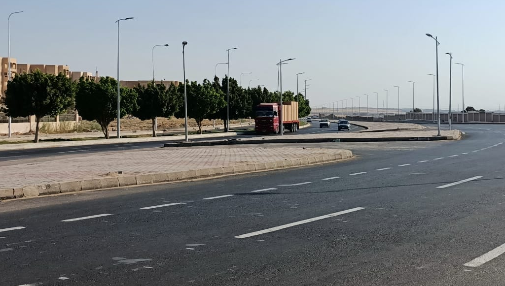 الانتهاء من تطوير وتوسعة طريق المحور الغربي بمدينة العبور